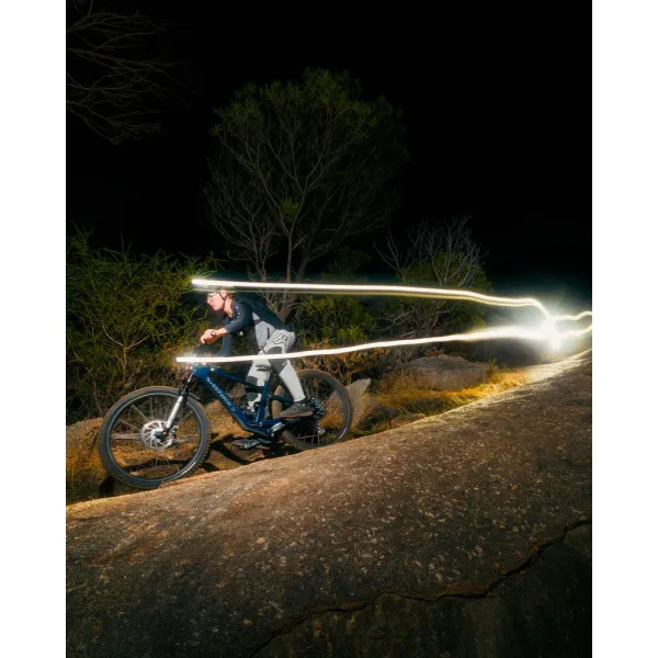 Фара Knog Blinder X 2300 + 10,000 mAh Battery