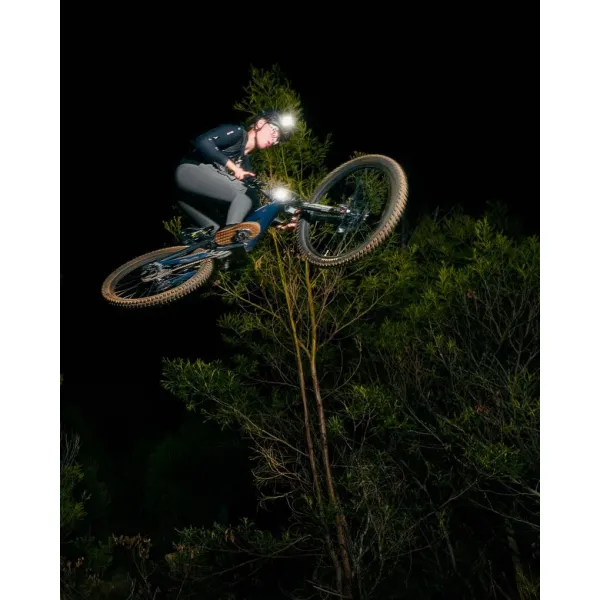 Фара Knog Blinder X 2300 + 10,000 mAh Battery